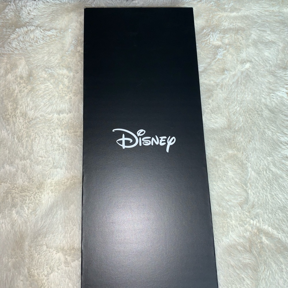 Disney Minnie Watch Accutime - Picture 2 of 3
